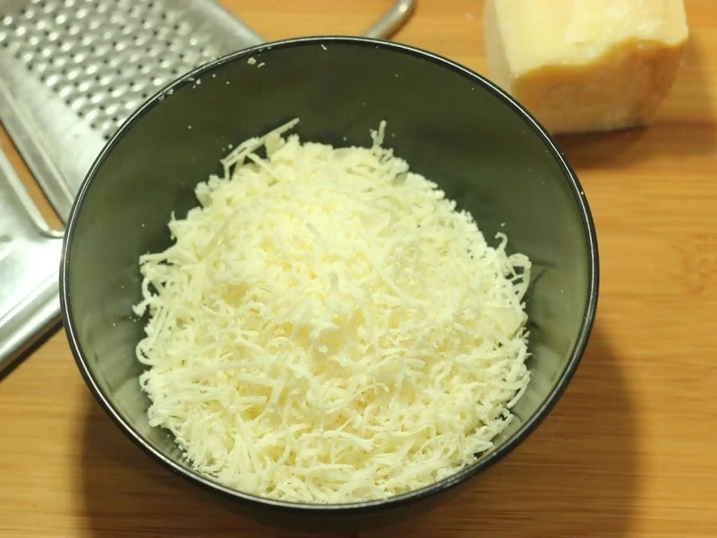 Cómo rallar el queso cremoso sin que se pegue