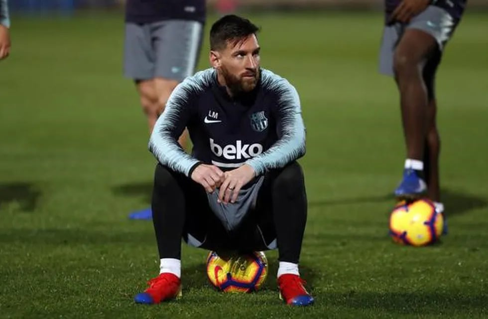 Lionel Messi entrenando con el Barcelona.