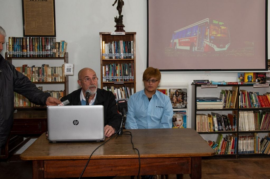 Viviana Gómez primera colectivera de Punta Alta fue presentada en conferencia de prensa.
