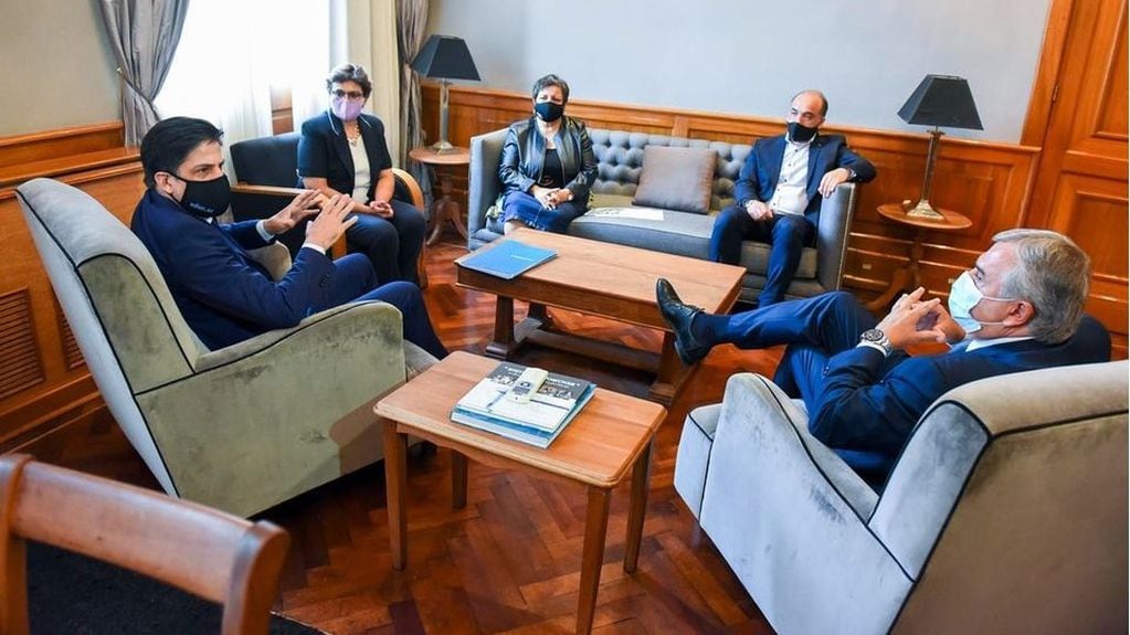 El gobernador Morales, acompañado por la ministra de Educación Isolda Calsina, recibió al ministro Trotta en su despacho de la Casa de Gobierno.