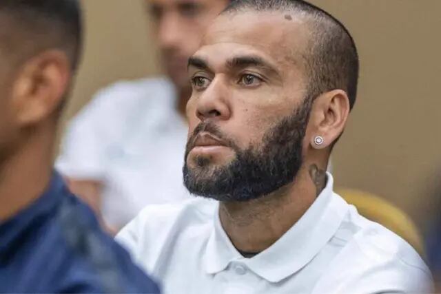 Le otorgan la libertad bajo fianza a Dani Alves si paga un millón de euros