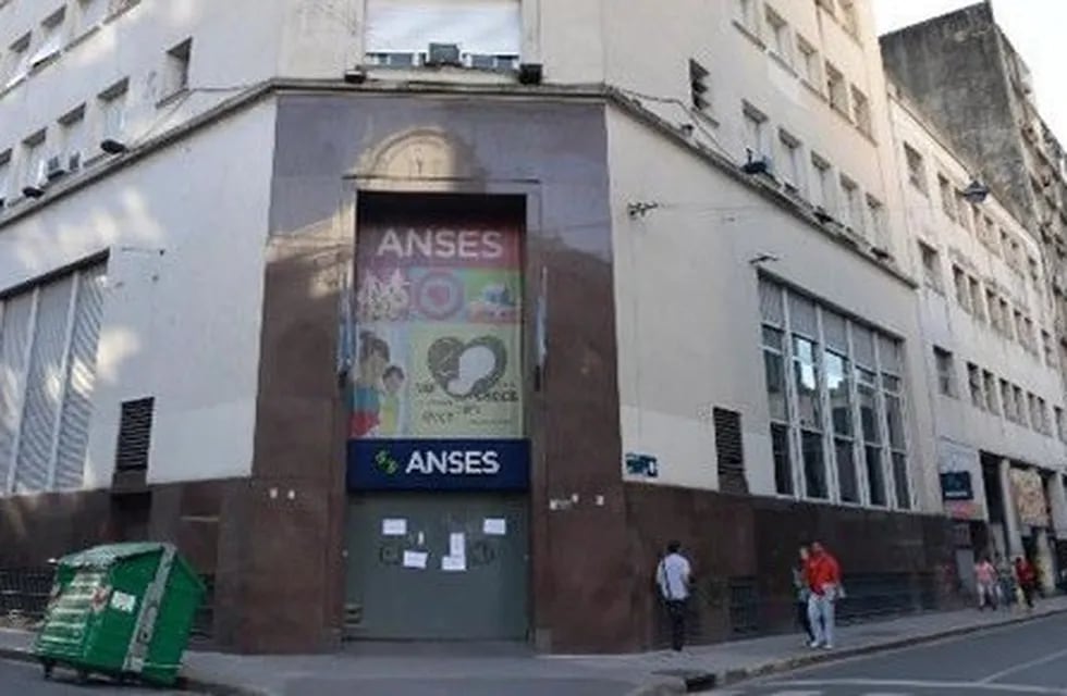 La sede de Anses se convirtió en escenario del reclamo.