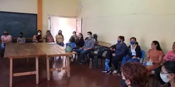 La municipalidad de Oberá se reunió con los padres de alumnos que asisten al centro de apoyo escolar