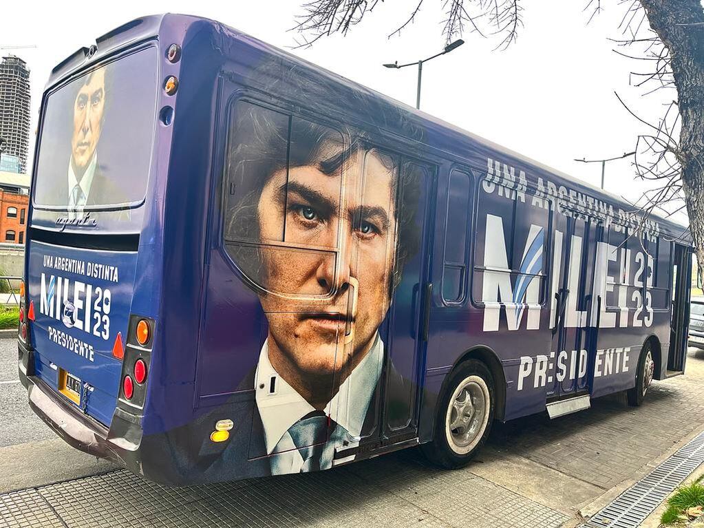 Elecciones 2023: el motorhome de Javier Milei con el que hace el Tour por la Libertad. (La Voz)