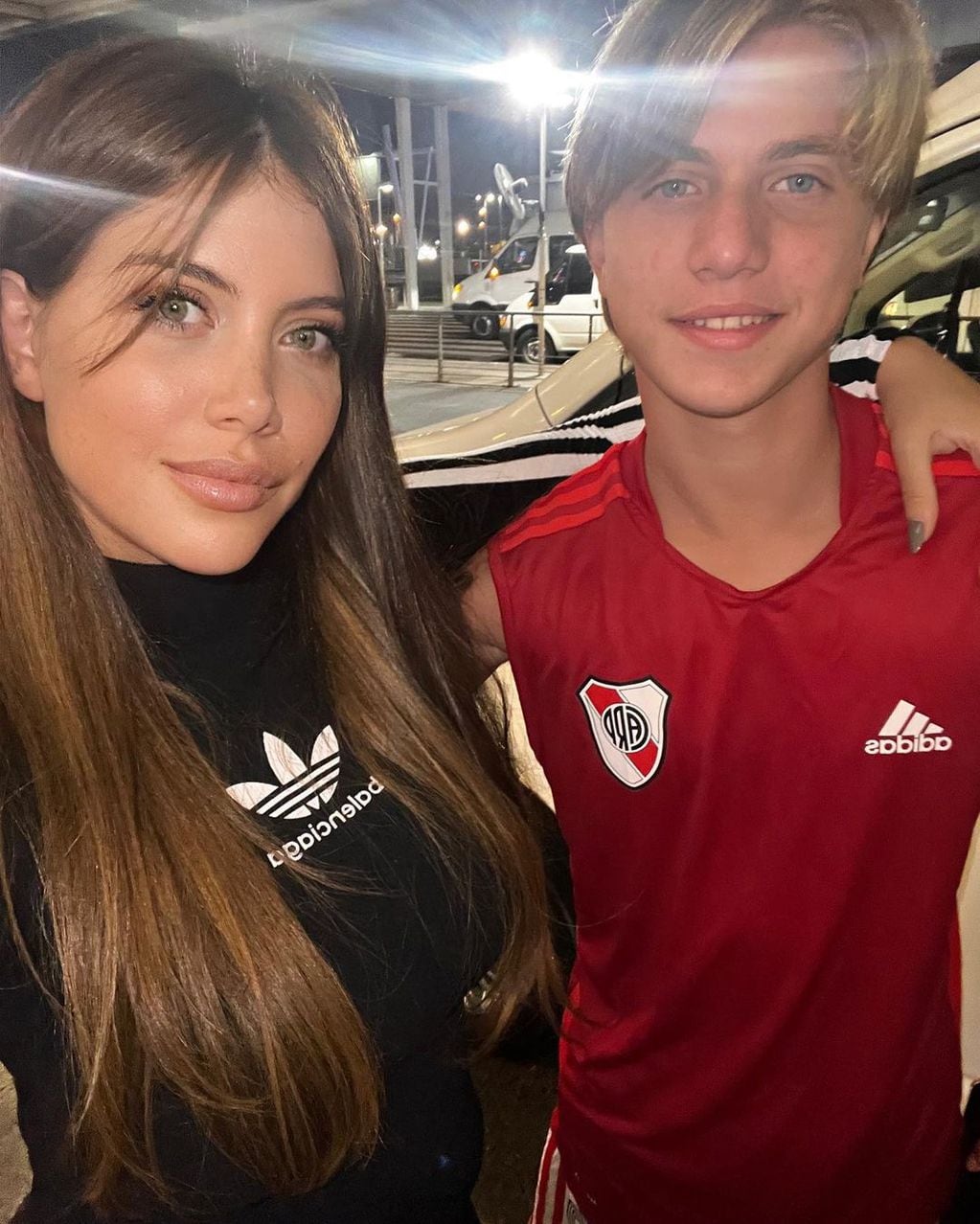 Valentín López, hijo de Wanda Nara y Maxi López, ya luce los colores de River, club al que se sumará en las divisiones formativas. (Instagram Wanda Nara)