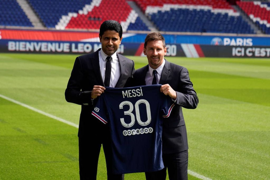 Messi junto a Nasser Al-Khelaifi, el dueño y presidente del PSG.