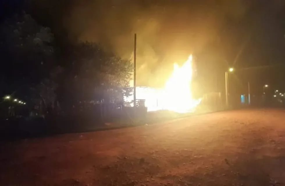 Incendio de una vivienda en Posadas dejó dos menores en grave estado.