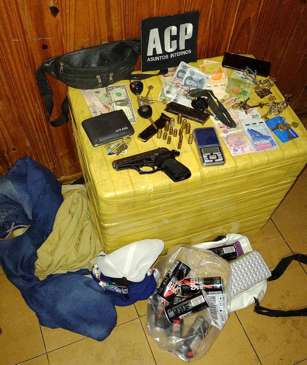 La ACP secuestró tres armas de fuego y moneda extranjera en efectivo.