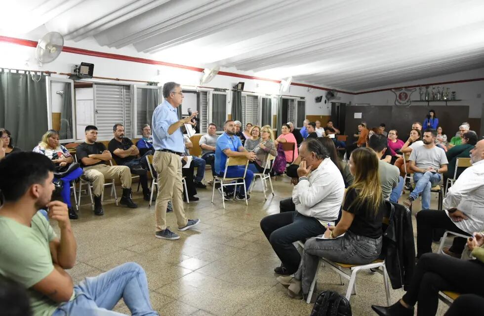 Luis Castellano encabezó un encuentro de trabajo en el marco de la campaña electoral