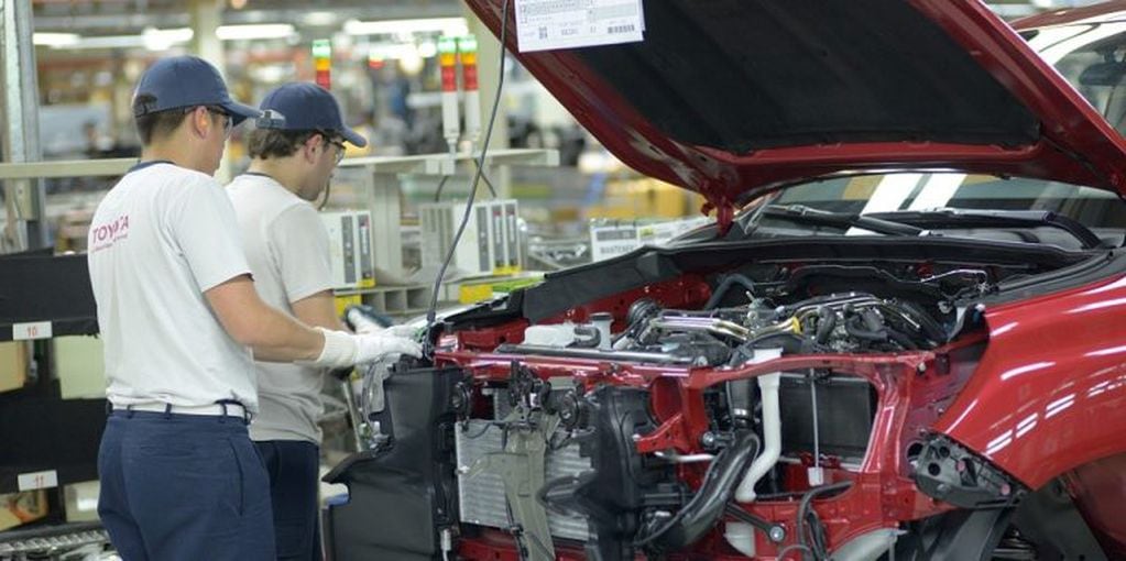 Toyota firmó un acuerdo por energías limpias con YPF Luz.