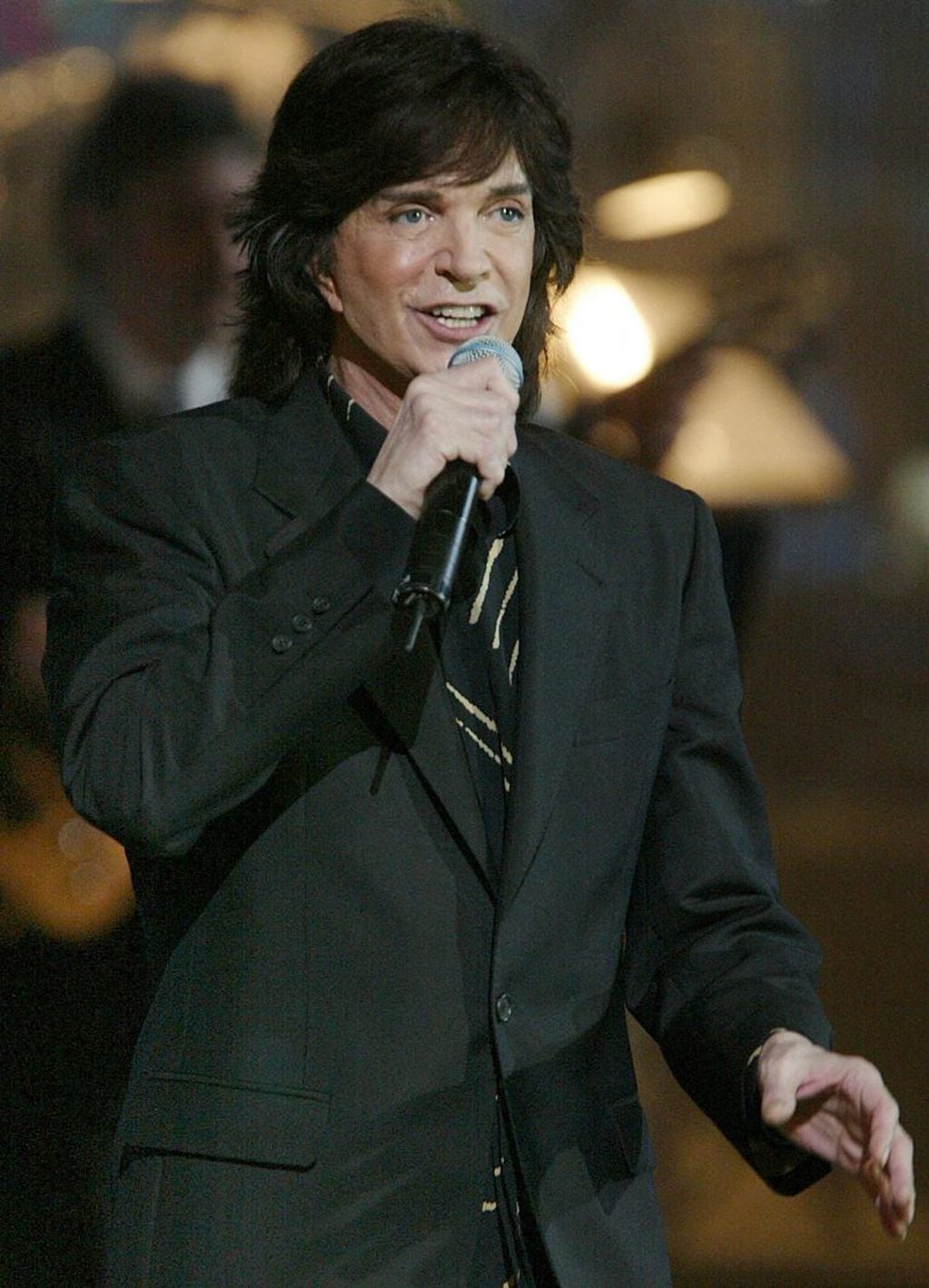 (FILES) In this file photo taken on February 19, 2004 Spanish singer Camilo Sesto performs during the 45th edition of the Vina del Mar international festival in Vina del Mar, Chile on February 19, 2004. - Camilo Sesto, a Spanish singer and composer of romantic ballads who scored a string of number one hits in a career that spanned decades, has died aged 72, his family said on September 8, 2019. Sesto, real name Camilo Blanes Cortes, sang in two pop bands during the 1960s before recording his first album "Algo De Mí", or "Something of Me", in 1971. He went on to sell over 70 million albums, making him one of the most famous Spanish singers of all time. (Photo by Víctor ROJAS / AFP)