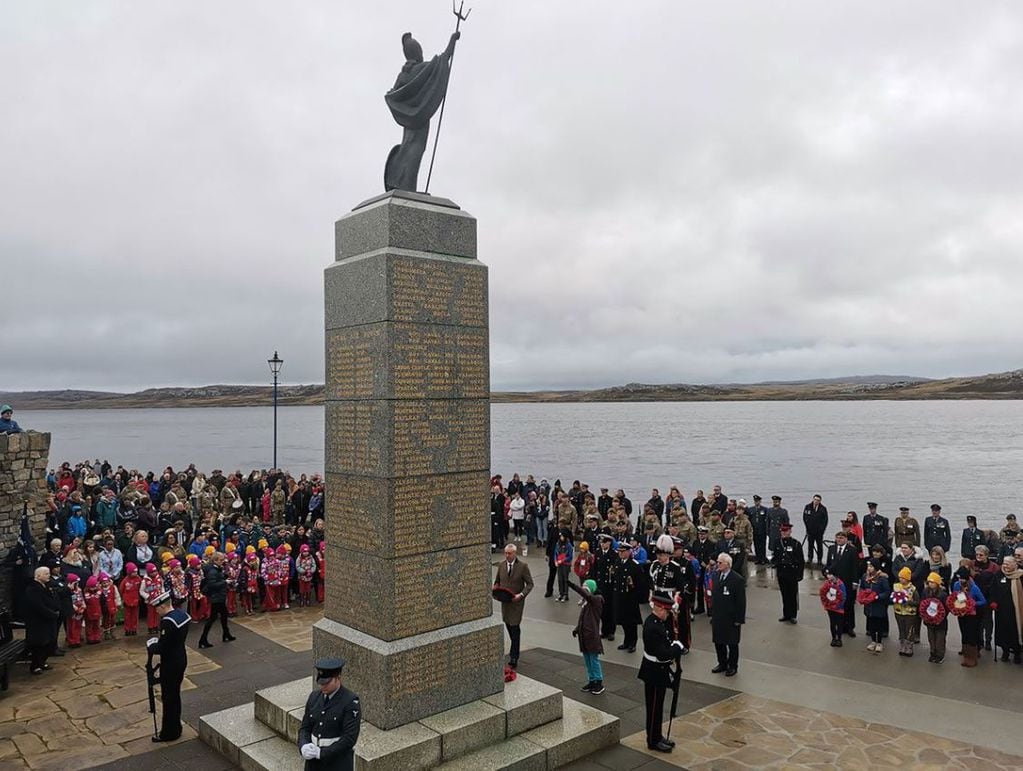 El monumento situado sobre la avenida costanera, fue epicentro de los actos por el 39° aniversario de finalización de las gesta de Malvinas.
