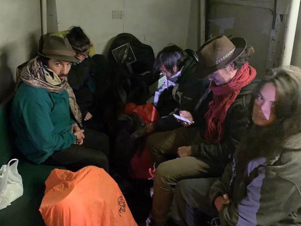 Los turistas fueron trasladados en colectivo hacia Bolivia (AFP)