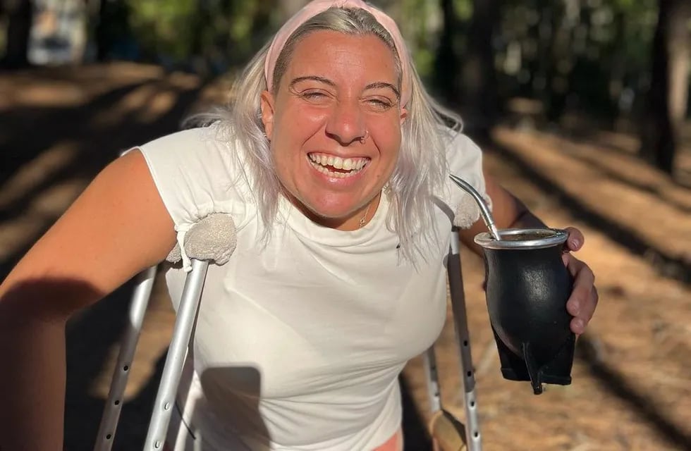 Candelaria Storniolo, la joven víctima de un hecho de inseguridad en Córdoba, recuperó su silla de ruedas (Instagram @can_world).