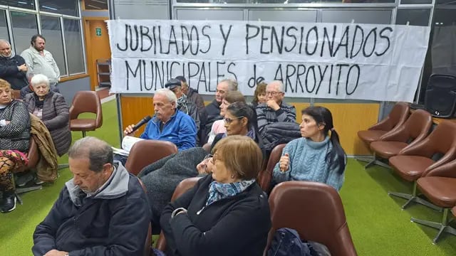 Jubilados Municipales reclamaron en el Concejo Deliberante de Arroyito