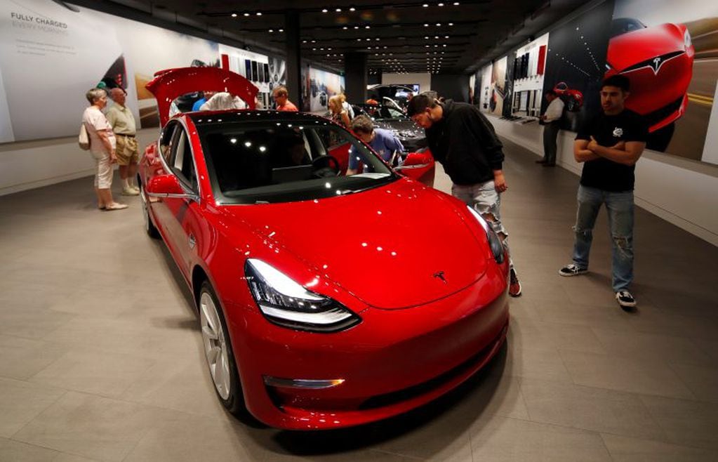 Model 3 es el modelo "económico" de Tesla (AP)