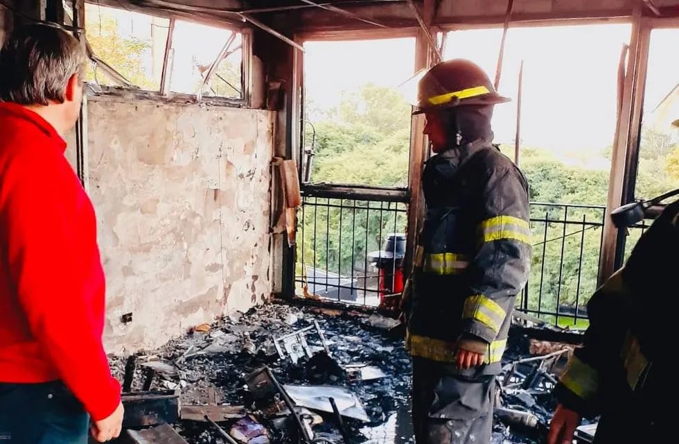 Las llamas dañaron las oficinas del tercer piso del área de Desarrollo Humano y Hábitat en Santa Fe al 500.