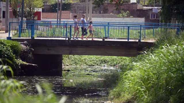 Canal maestro zona sur barrio Comercial