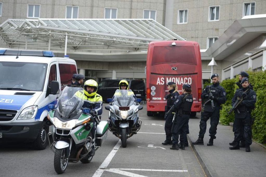 Policemen stand guard in front of a team bus of French football club AS Monaco at the team's hotel in Dortmund, western Germany, on April 12, 2017, prior to the UEFA Champions League quarter-final, first-leg football match of German first division Bundesl