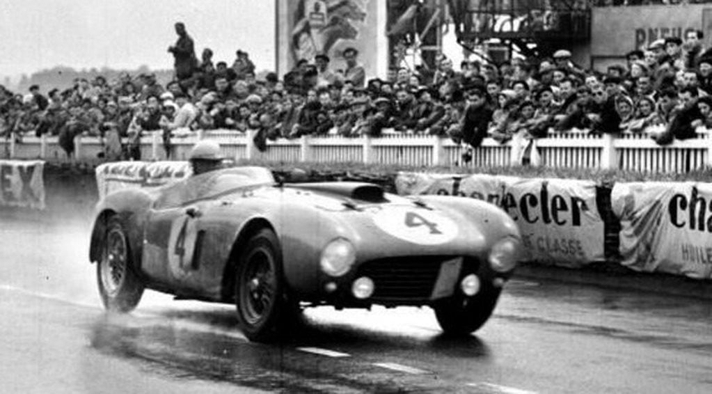 El argentino José Froilán González, único argentino ganador hasta ahora en Le Mans. Lo logró el 14 de junio de 1954 con una Ferrari 375 que compartió con el francés Trintignant.