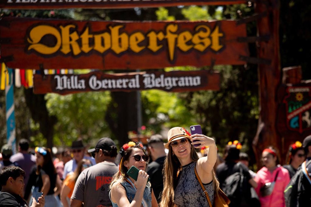 La Oktoberfest convocó a una multitud en Villa General Belgrano. (La Voz) 