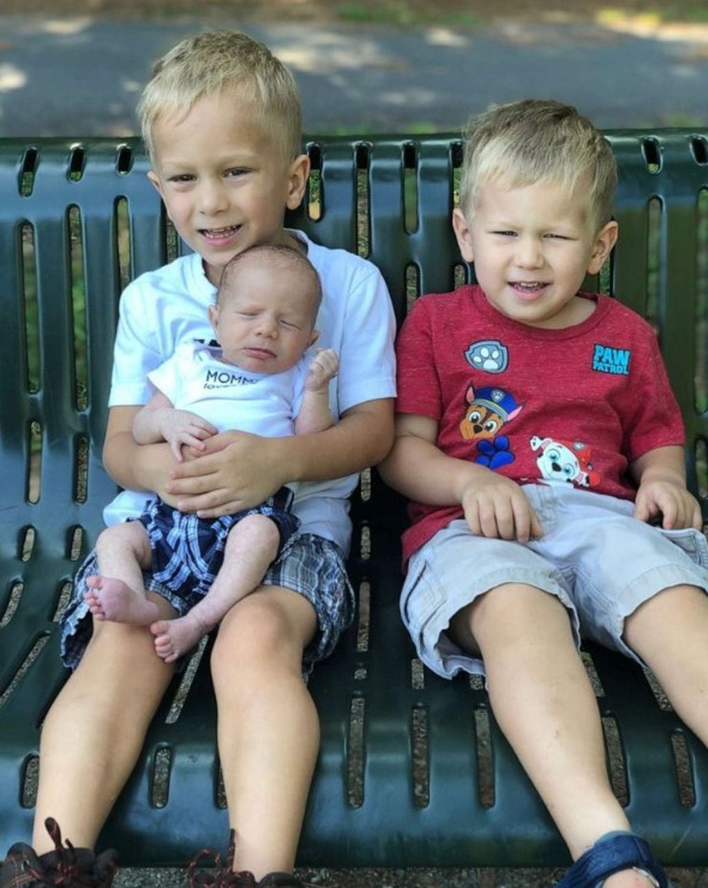 Los tres hermanos fueron diagnosticados con el mismo tipo de cáncer.