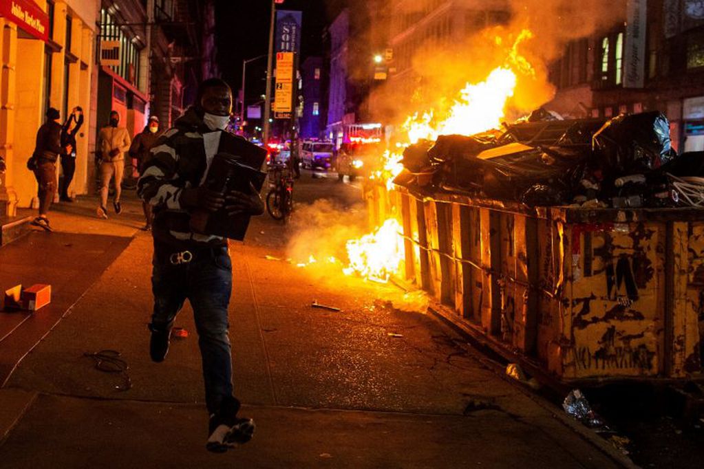 Los saqueos fueron parte de las manifestaciones en muchas ciudades estadounidenses (REUTERS/Eduardo Munoz)