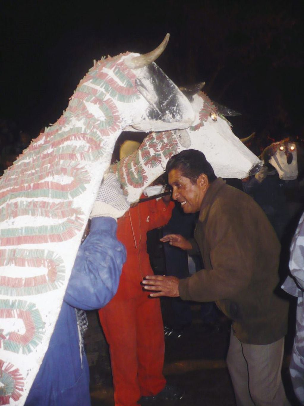 La "danza del torito" es uno de los ritos que forma arte de las honras a la Virgen de la Candelaria, en Humahuaca.