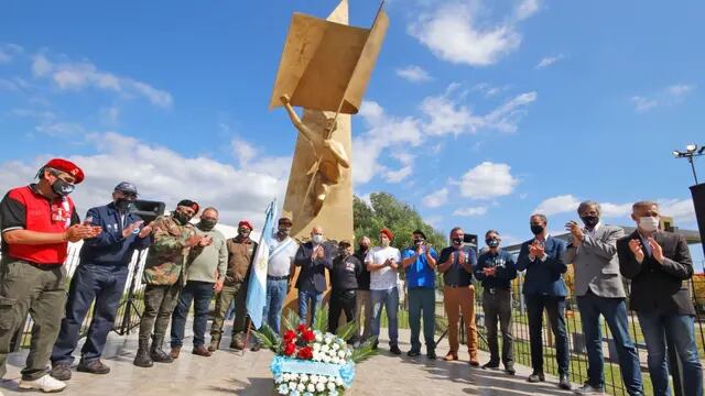 2 de abril: sentido acto en Carlos Paz por nuestros héroes de Malvinas.