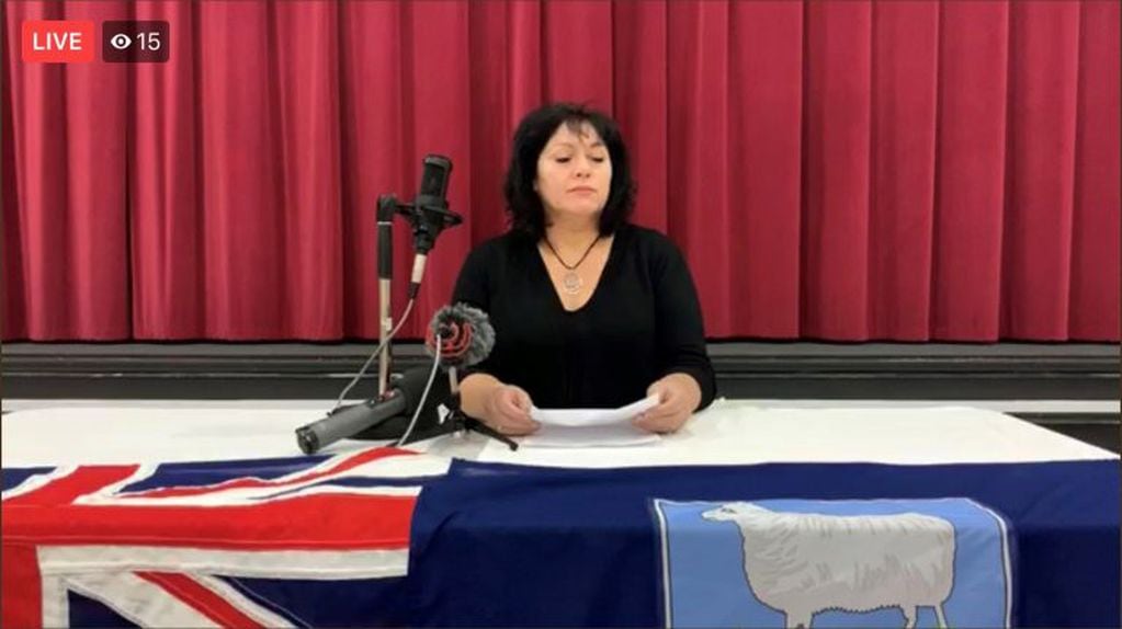Conferencia de prensa de las autoridades británicas en Malvinas.