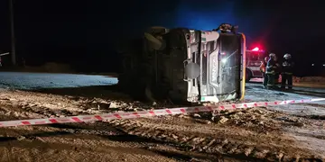 El camión que volcó. (Policía)
