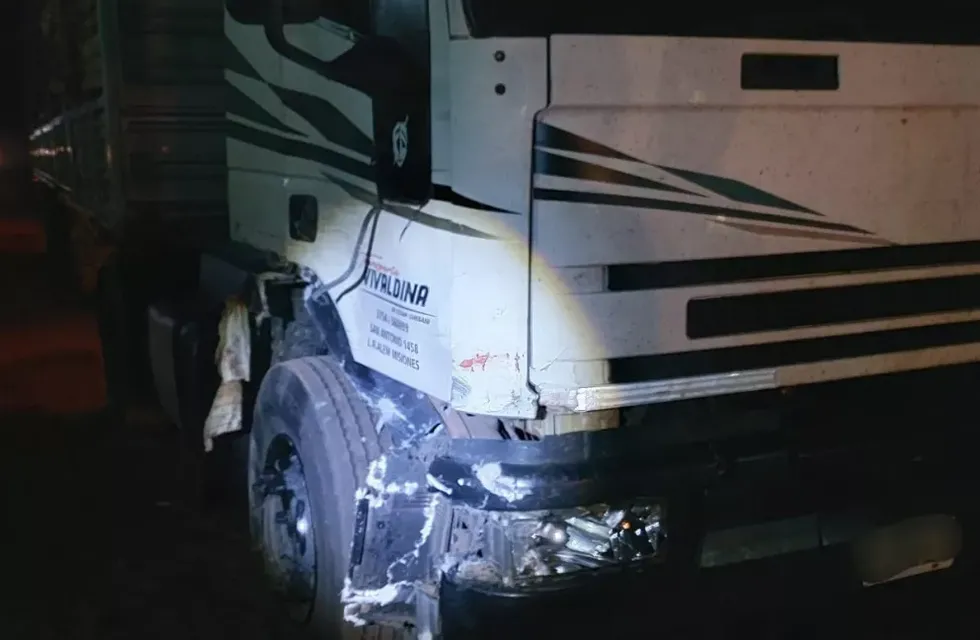 Accidente fatal en San Vicente: un motociclista murió al chocar contra un camión.