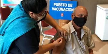 Coronavirus: guías de turismo y personal de transporte del Parque Nacional Iguazú fueron vacunados