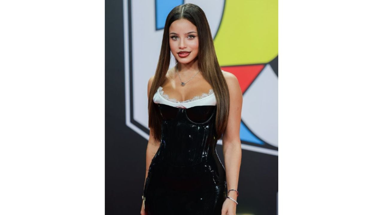 El look de Emilia Mernes en los Premios Juventud 2024.
