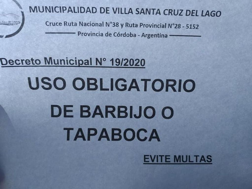 "Evita multas", dice el cartel. (Foto: Facebook / Villa Santa Cruz del Lago).