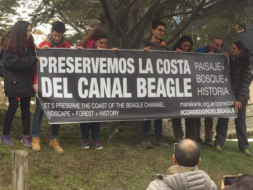 Manifestación de ambientalistas en contra del Corredor Beagle.