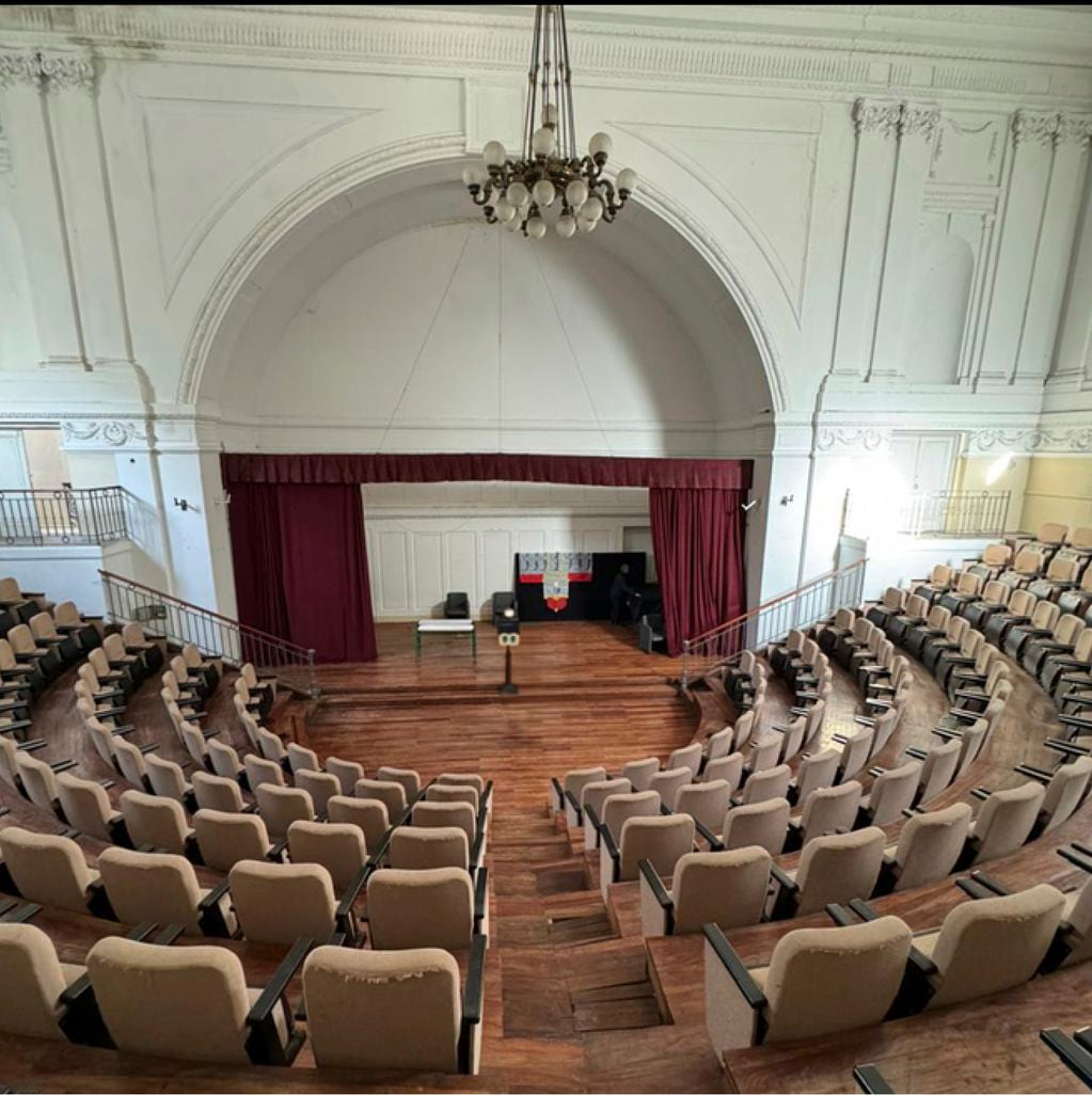 Auditorio Escuela Centenario Nº 1 de Paraná.
