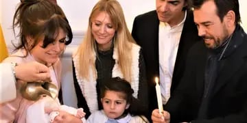 Isabel Macedo y Juan Manuel Urtubey festejaron el bautismo de su hija.