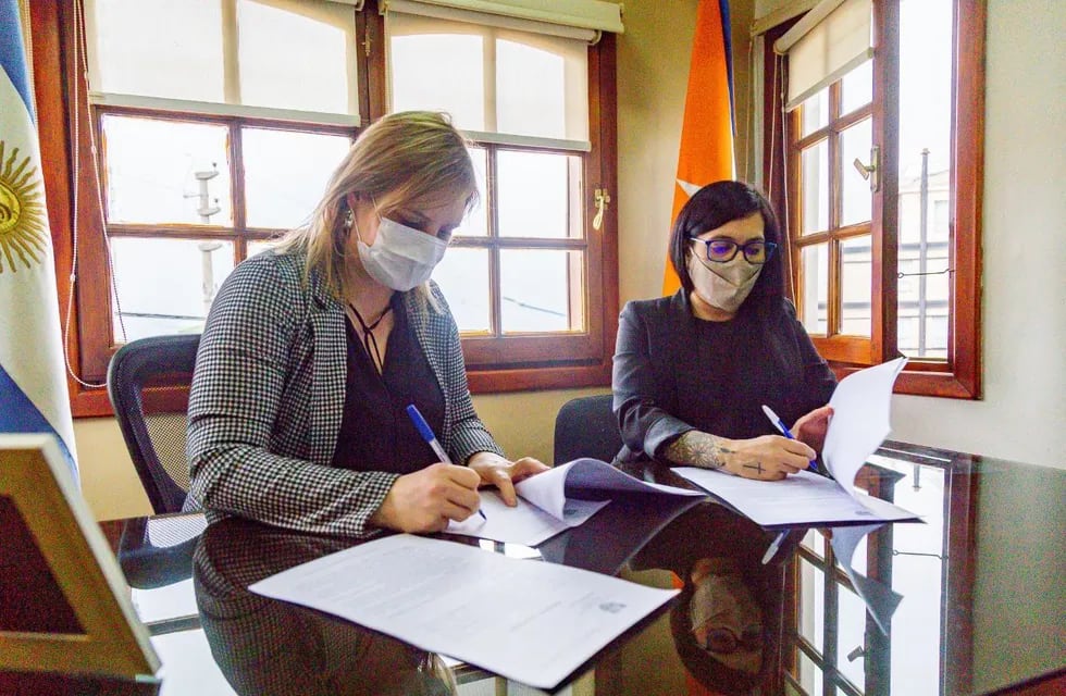 Se rubricó un convenio de colaboración entre el Ministerio de Salud y OSEF