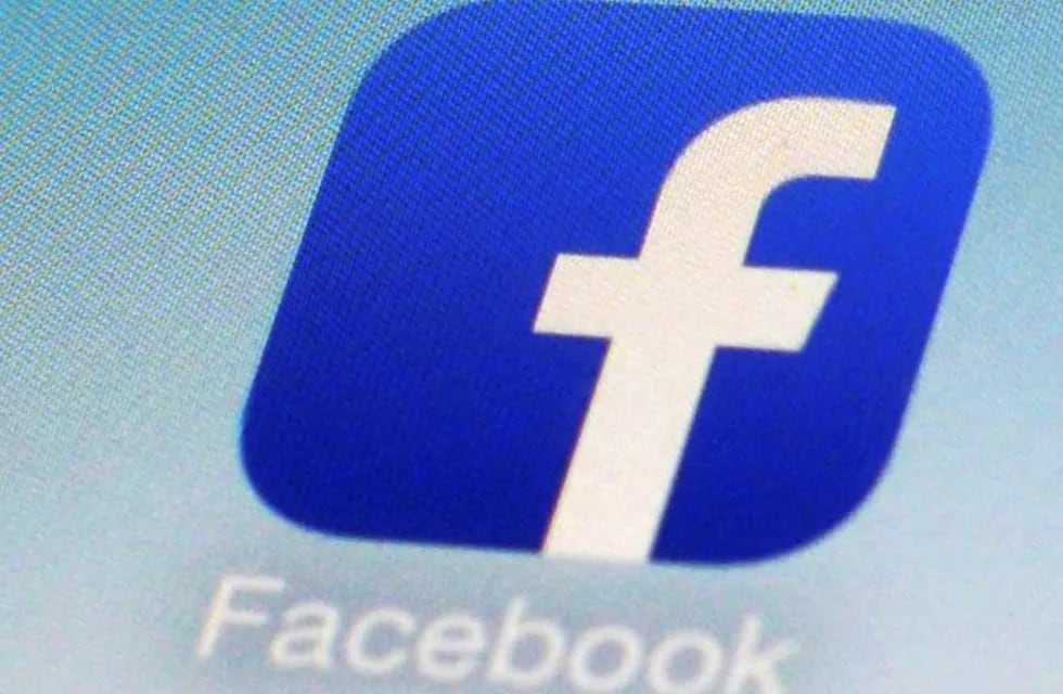 Venden en Internet mensajes privados de 80 mil usuarios de Facebook