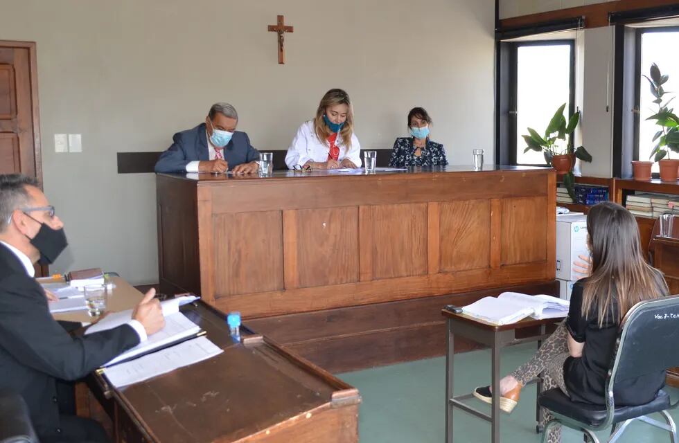 El Tribunal en lo Criminal nº 3 integrado por María Margarita Nallar, Ana Carolina Pérez Rojas y Mario Ramón Puig, condenó a un violador a cumplir siete años de prisión efectiva.
