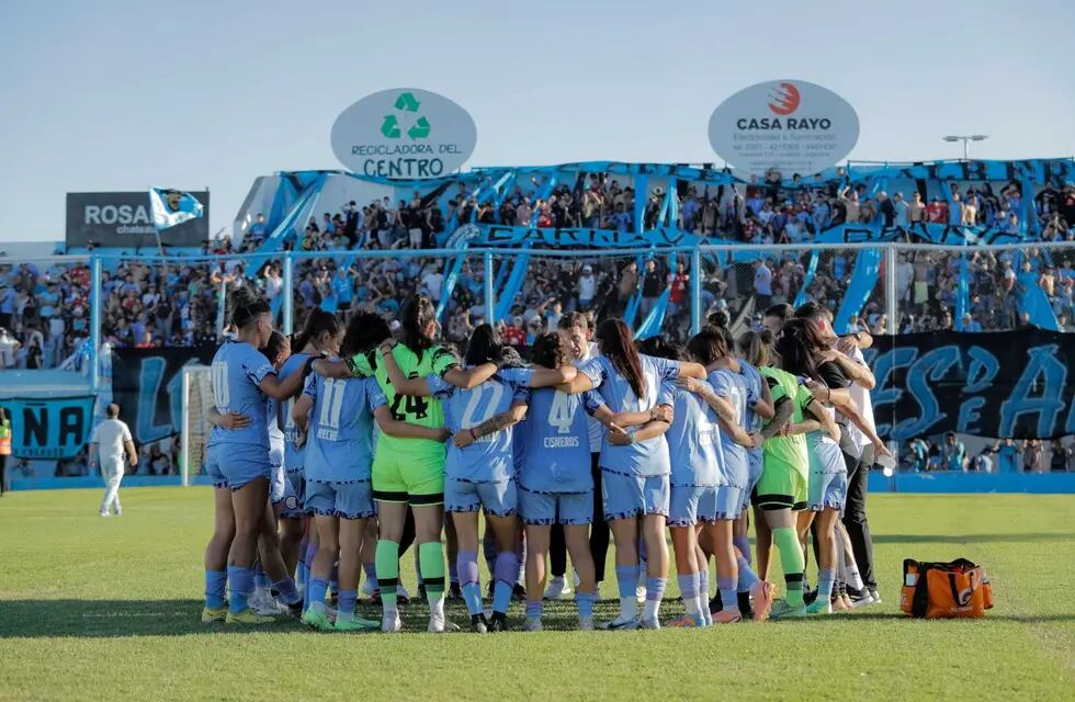 El femenino de Belgrano se enfrenta a Boca, en la cancha de Racing de Nueva Italia, por el encuentro de ida de la final de la Copa de la Liga femenina. (Javier Ferreyra / La Voz)