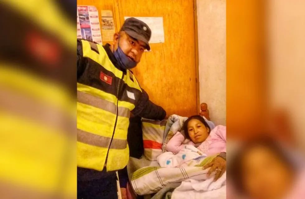 Policía asistió el parto de una mujer en Tolar Grande (Prensa Policía de Salta)