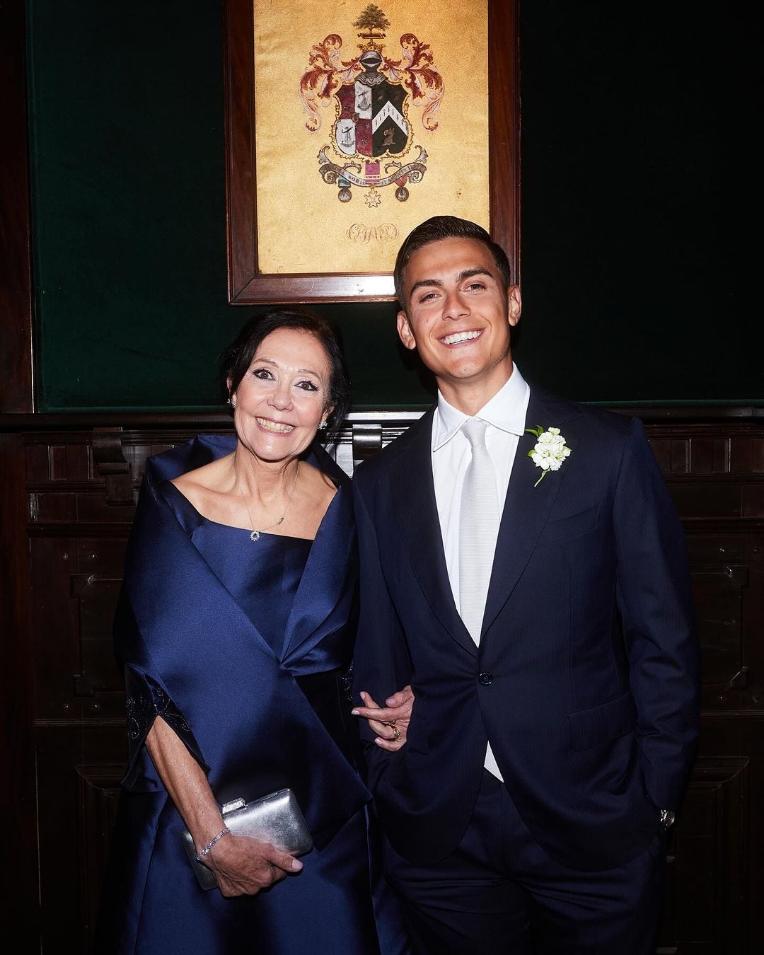 Casamiento de Oriana Sabatini y Paulo Dybala: el futbolista junto a su madre