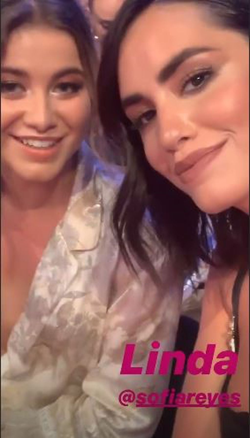 Lali Espósito se filmó junto a la artista Sofía Reyes en los premio Platino 2019 (Instagram/lalioficial)