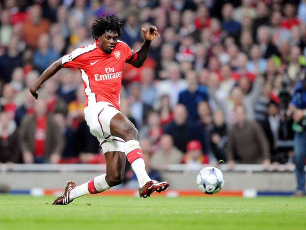 Adebayor tuvo un gran paso por el fútbol de Inglaterra: jugó en Arsenal, Manchester City, Tottenham y Cristal Palace. (EFE)