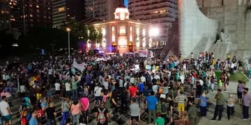 Fotos y videos: vecinos de Rosario increparon al gobernador Perotti durante una marcha por la inseguridad