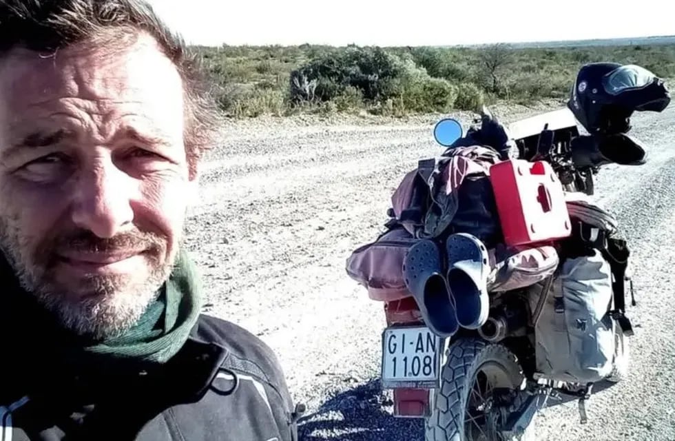 Óscar Mondejar Flores es un motoquero español que lleva dos años viajando por todo el mundo.