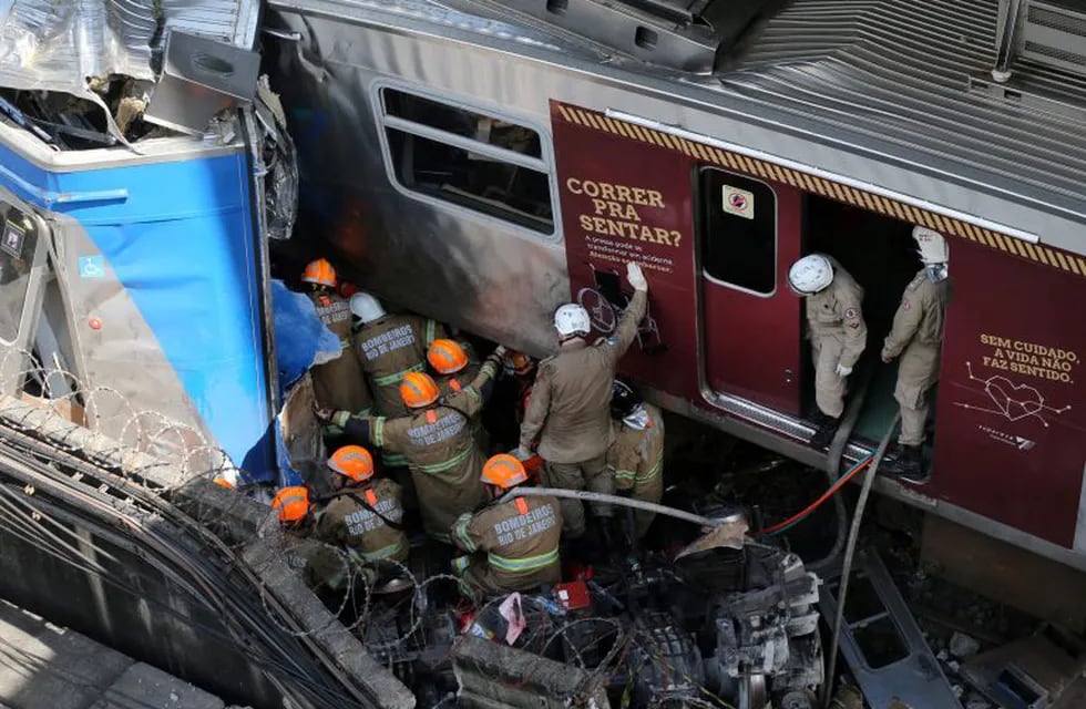 Al menos un muerto y ocho heridos tras un choque de trenes en Río de Janeiro. (REUTERS)