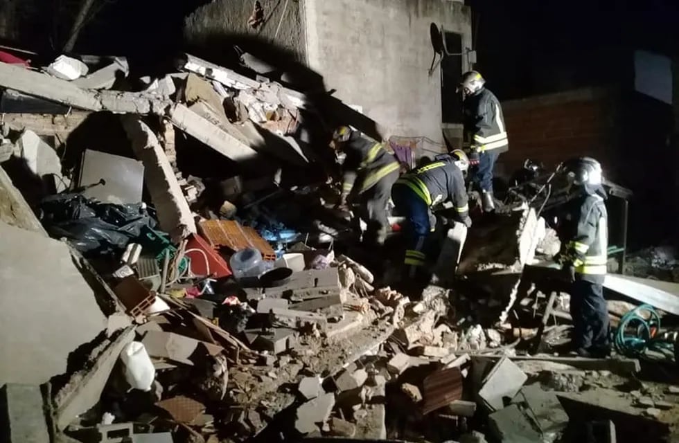 Derrumbe en Lomas de Zamora: dos mujeres murieron.